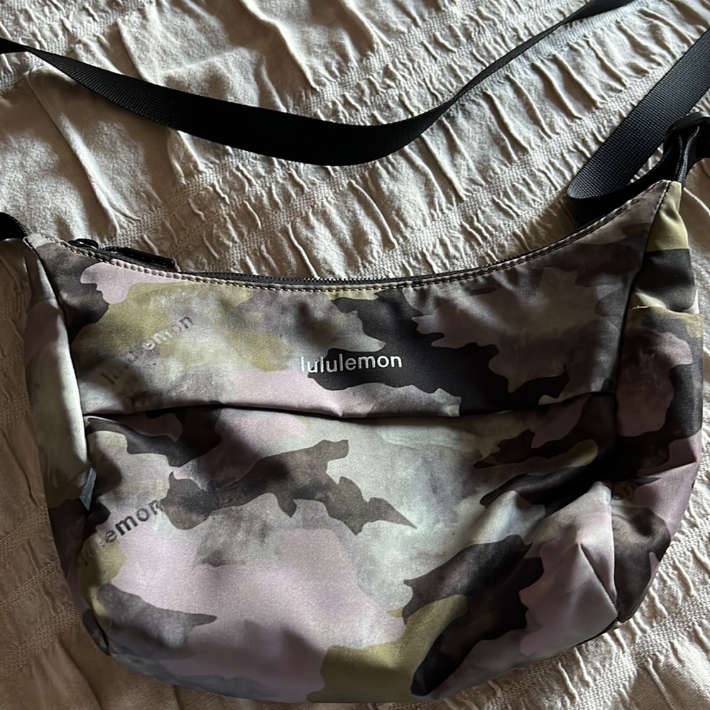 Lululemon sling crossbody